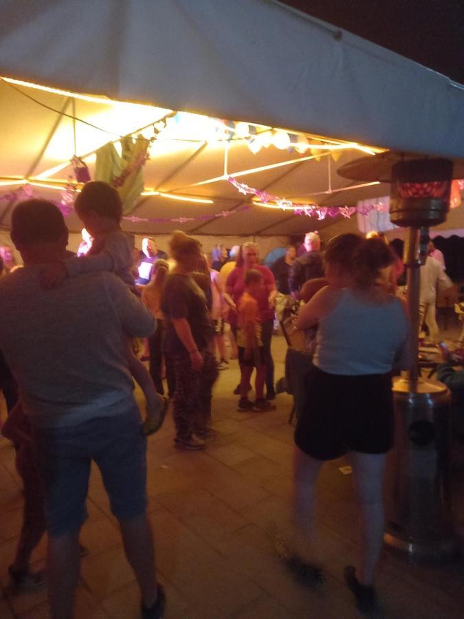 Montenau Camping Oos Heem מראה חיצוני תמונה