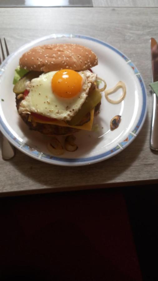 Montenau Camping Oos Heem מראה חיצוני תמונה