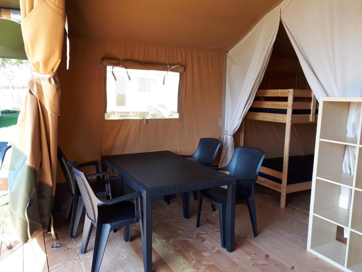 Montenau Camping Oos Heem מראה חיצוני תמונה